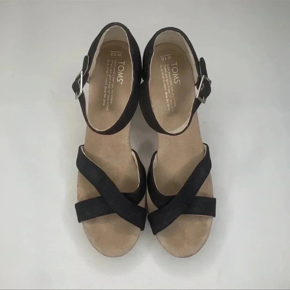 Toms Tan Wedge Shoes with Comfortable Design - Picture 2 of 5